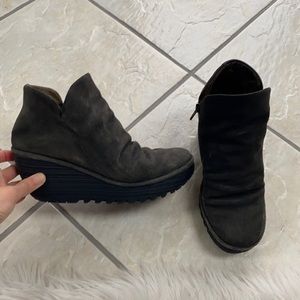 FLY LONDON GRAY SUEDE WEDGE BOOTIES